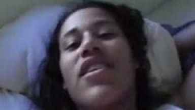 Morena apertadinha levando rola no meio da bucetinha