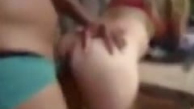Loirinha vai levar muita rola no meio desse cuzinho gostoso