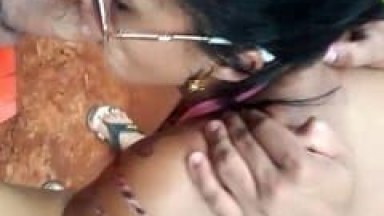 Prostituta Safada Fode ao Ar Livre em Uma Rua Deserta de Barro Com Dois Clientes e um Deles Filma Com o Celular – Caiu na Net