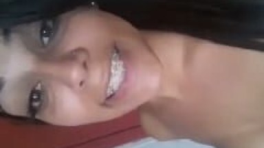 Prostituta Que se Titula a Rainha da Putaria Anuncia Sua Volta ao Cabaré e Chama a Galera do WhatsApp Pra Comê-la – Xvídeos