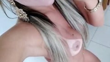 Prostituta Cavala Grava um Vídeo Caseiro Iniciando um Leilão do Seu Cuzinho Para os Seus Seguidores do Twitter – Caiu na Net