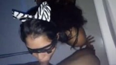 Vander de Santos – SP Faz Sua Puta se Vestir de Gatinha e Andar de Quatro Enquanto Mama a Piroca Dele Mas Vídeo Vaza na Net