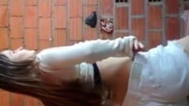 Tesudinha da Favela Grava um Vídeo Caseiro Rebolando Sua Bunda Enorme e Sensualizando ao Som de Tati Zaqui – Caiu na Net