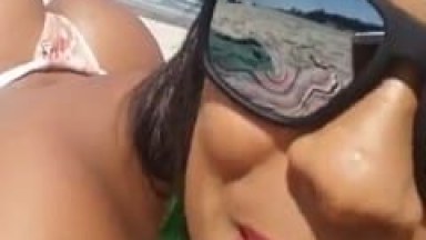 Tesão de Morena Grava um Breve Vídeo Pros Seus Seguidores Exibindo Seu Rabo Sensacional e Vídeo Viraliza no WhatsApp – Caiu na Net