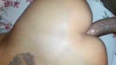 Morena Deliciosa Empina Sua Bunda Redondinha de Quatro e Seu Noivo Mete o Cacete Sem dó Enquanto Filma o Anal Pelo Celular – Xvídeos