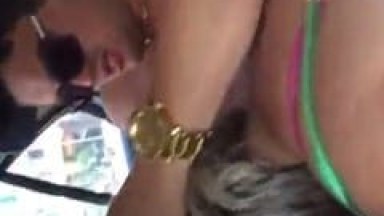 Thaís dos Santos de Florianópolis – SC Paga um Boquete Nervoso Dentro do Carro Pra um Rapaz Pranchado e Sua Amiga Filma – Xvídeos
