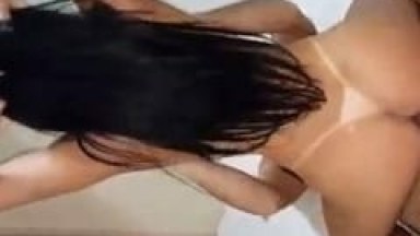 Casadinha Tesuda de Marquinha Sensual Geme Gostoso Enquanto Quica na Rola do Amante e Corno Grava um Vídeo da Sacanagem – Xvídeos