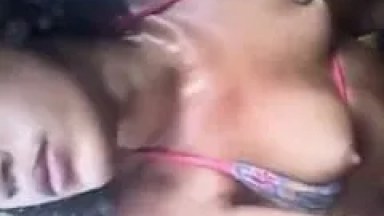 Malandro Paga um Putinha Pra Receber um Boquete Sensacional Mas Depois de Gozar na Boca da Vadia Ela Vomita Fora do Carro – Caiu na Net