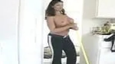 Empregada Muito Gostosa Fazendo de tudo Quando a Patroa Sai