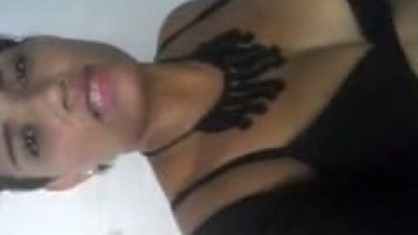Amadora Tesuda Esperou o Marido Sair de Casa e se Exibiu Totalmente Nua em Vídeo Caseiro