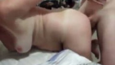 Esposa liberadissima dando essa buceta quente pro marido no porno