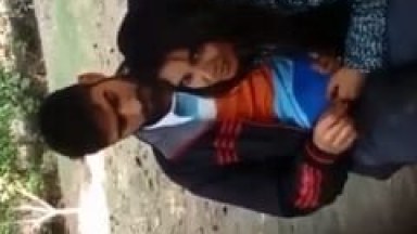 Amadora Muito Tarada Começa a Chupar Seu Namorado em Praça Pública de Uma Forma Dixavada, Mas Acaba Sendo Flagrada Por Uma Pessoa – SE