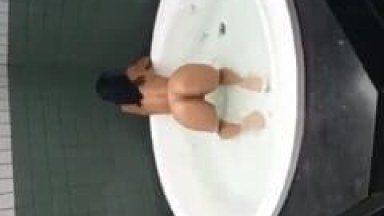 Maria Luíza Garota de Programa de São Paulo – SP Deixou Seu Cliente Gravar um Vídeo Dela se Exibindo Nua na Banheira – Xvídeos