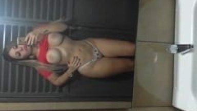 Loira Cavala Exibe Seus Peitos Excitantes na Frente do Espelho em um Vídeo Caseiro e Cai na Net Depois de Enviar Pro Seu ex – Xvídeos