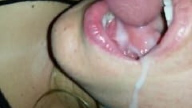 Tarado Fã do Pornô Carioca Gravou um Vídeo Gozando na Boca da Sua Gostosa e Fazendo Ela Engolir Tudo Pra Nos Mandar em Primeira Mão – Xvídeos