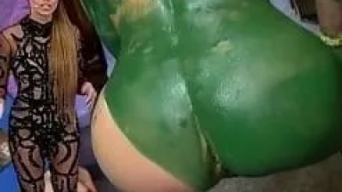 A Modelo Ju Isen Foi Mostrar Seu Corpo Pintado na RedeTV e Acabou Exibindo Seu Cuzinho Pro Brasil Todo – Caiu na Net