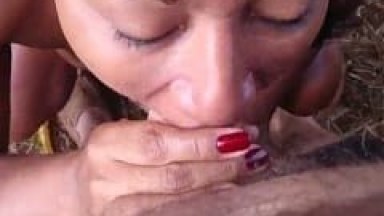 Ludimila Parou na Web em Mais um Vídeo, Dessa Vez Chupando a Piroca Meia Bomba do Seu Marido Que Adora Ser Corno – GO