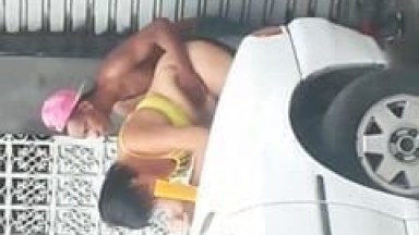 Moleque Tarado é Flagrado Metendo a Piroca na Gordinha Sem Vergonha em Plena Luz do Dia e no Meio de Uma Calçada – Caiu na Net