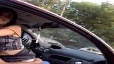 Casal Amador é Flagrado Dando Uma Trepada Dentro de um Citroen C3 e Vídeo Feito Por um Vizinho é Jogado na Internet – Xvídeos