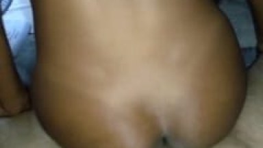 Mulata Rabuda dá Uma Quicada Sensacional e no Pelo na Rola do Seu Parceiro e Tarado Grava um Vídeo Amador Dessa Foda – Xvídeos
