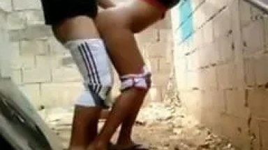 Tesuda Amadora Vai Pra Uma Construção Abandonada Com Seu Marido e Grava um Vídeo Amador Mamando e Trepando em pé – PE