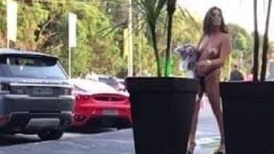 May Amadora Gostosa Fica Bêbada de Madrugada e é Flagrada Falando Várias Merdas Totalmente Nua Logo de Manhã na Rua – Xvídeos