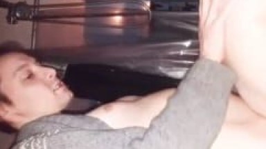Jovem Gay de 21 Aninhos Chama Seu Amigo Pra Fazer um Pornô Caseiro e Leva Muita Pirocada no Seu cu Apertadinho – PR