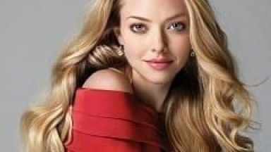 A Atriz Amanda Seyfried Caiu na Net em Fotos Amadoras Pagando um Boquete Pro Seu Namorado no Meio do Mar em Uma Prancha de Stand up