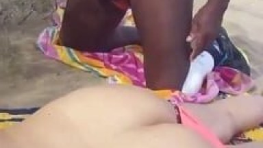 Depois de Foder Muito Com o Negão na Praia, a Esposa Devassa Fica de Bruços Só Esperando Leite no Cuzinho Enquanto Corno Filma – Xvídeos
