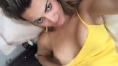 Loirinha Exibida Mostra Seus Seios Deliciosos e Masturba Sua Xota Deliciosa Enquanto Grava Esse Vídeo Selfie Que Vazou na Net – Xvídeos