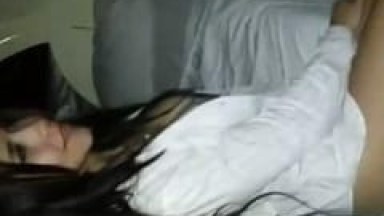 Morena Linda Fica Com Vergonha na Filmagem no Começo, Mas Depois se Solta e Entra na Piroca Enquanto Tarado Filma – Caiu na Net