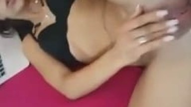 Morena gata fazendo bastante sexo anal com seu macho