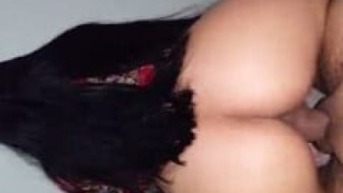 Moreninha do Cabelo Grande Senta na Vara Com Talento Rebolando na Pica Até o Seu Parceiro Gozar Dentro da Sua Bucetinha – SP