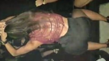 Espetáculo de Amadora Rebola de Uma Forma Excitante em Boate no Rio de Janeiro – RJ e Deixa Todo Mundo Babando Com Seu Bumbum Nervoso – Caiu na Net