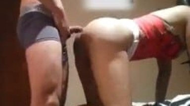 Rabuda Sensacional Faz o Cara Gozar Sem Tirar as Calças, Pagando um Boquete Delicioso e Esfregando Seu cu na Piroca – PR