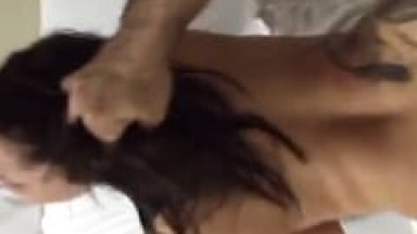 Amadora Gostosa Tem Seus Cabelos Puxados Durante Uma Trepada de Quatro Com Seu Macho e Ele Ainda Grava um Vídeo Caseiro – Caiu na Net