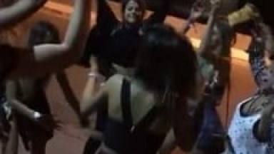 Gostosas Devassas Perdem a Linha no Meio da Rua e Cantam Música de Putaria “Chupar Piroca é Uma Coisa Linda” – Xvídeos