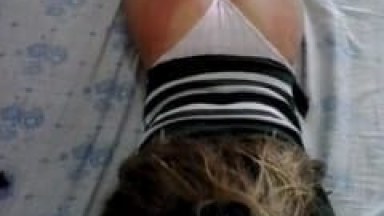 Amadora Fica Com a Bunda Vermelha de Tanto Tapa, e Ainda Fica de Bruços Pagando um Boquetão Pro Seu Macho Gravar um Vídeo – GO