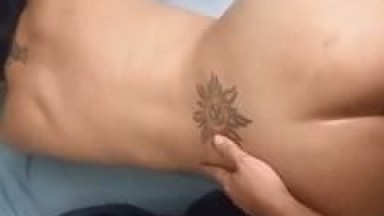 Tesão de Amadora dá Uma Quicada Nervosa e Fode Gostoso de Quatro Com um Amigo Comedor Enquanto Malandro Filma Toda Putaria – Caiu na Net