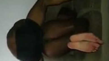 Delicia de Amadora dá Uma Sentada Daquelas Nervosas no Sofá de Casa, e Depois Fode de Quatro Mas Vídeo Para na Web – Xvídeos