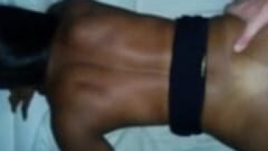 Mulatinha Vadia Fica de Quatro, Segura Firme na Cama e Geme Muito Enquanto Tarado Enfia Seu Cacete Com Força na Xaninha Dela – Xvídeos