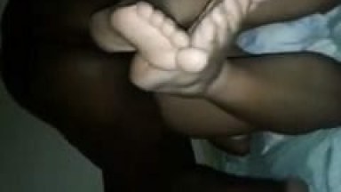 Esposinha Devassa Fica de Quatro e Geme Alto Levando Pirocada do Amante Negão Enquanto Corno Feliz Grava um Vídeo Amador do Adultério – Xvídeos