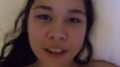 Novinha Descendente Oriental de Maricá – RJ Gravou um Vídeo Caseiro Mamando e Entrando na Piroca do Seu Namorado Mas Caiu na Net – Xvídeos