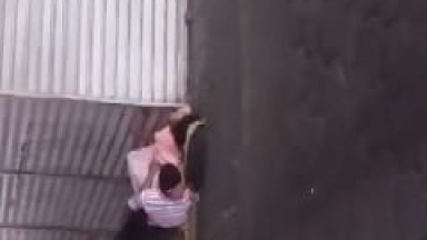 Mendigos Dão Uma Trepada Violenta de Ladinho em um Terminal Rodoviário e Motorista Flagra a Putaria Filmando Tudo – Xvídeos
