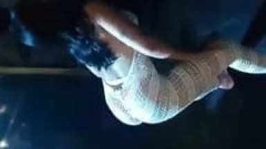 Dançarina da Bunda Enorme de Belo Horizonte – MG Usa Uma Calça Cravada no cu e Rebola Gostoso Levando o Público ao Delírio – Caiu na Net