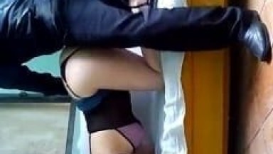 Empresário Contratou Uma Putinha de Luxo, Botou a Vadia Pra Mamar e Sem Tirar a Roupa Dela Já Meteu de Quatro Até Gozar – SP