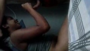 Laís Moreninha Safada de Magé – RJ Chupou a Rola do Seu Jovem Namorado e Depois Liberou a Xana na Frente da Câmera – Caiu na Net
