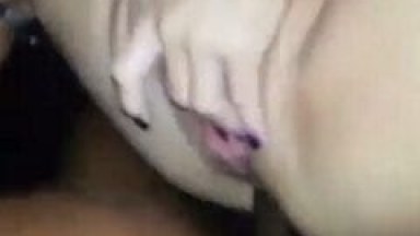 Jovem Esposa Muito Cadela Ficou Esperando Leitinho na Boca do Seu Amante e Colocou um Boné Pra se Disfarçar Enquanto Corno Filmava – Xvídeos