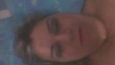 Cris Mallet Ninfetinha de 18 Anos de Indaiatuba – SP Mostrou Seus Peitos e Tocou Uma Siririca na Webcam Conversando Com Seu Ficante e Parou na Net