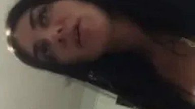 Aline Cavala Rabuda do Rio de Janeiro – RJ Deu Uma Quicada Nervosa de Frente e de Costas Deixando Seu Parceiro Louco de Tesão – Caiu na Net